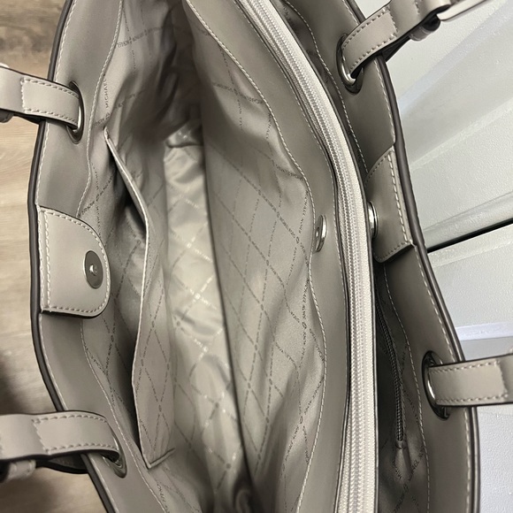 Michael Kors Jet Set Travel Large Commuter Tote - Picture 3 of 5